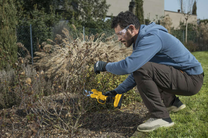 STIGA Akku-Astschere und Säge SC 100e Kit